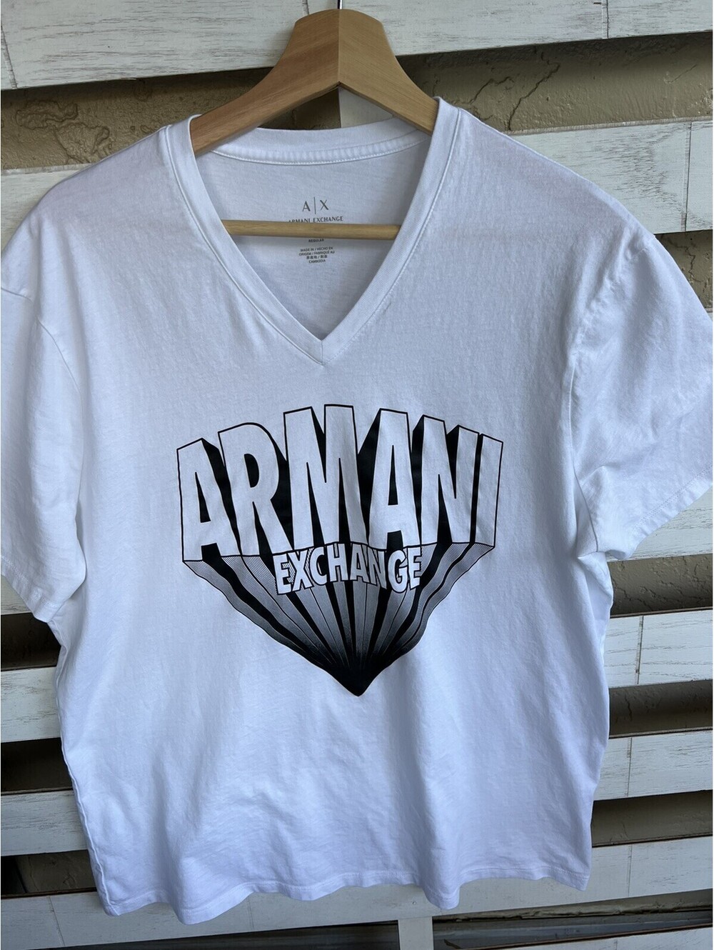 A/X Armani Exchange Womens  Graphic Logo V-Neck T-Shirt White XL